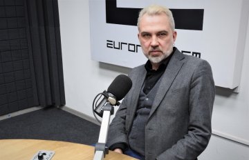 Пісьменнік Альгерд Бахарэвіч з жонкай з'ехаў з Беларусі