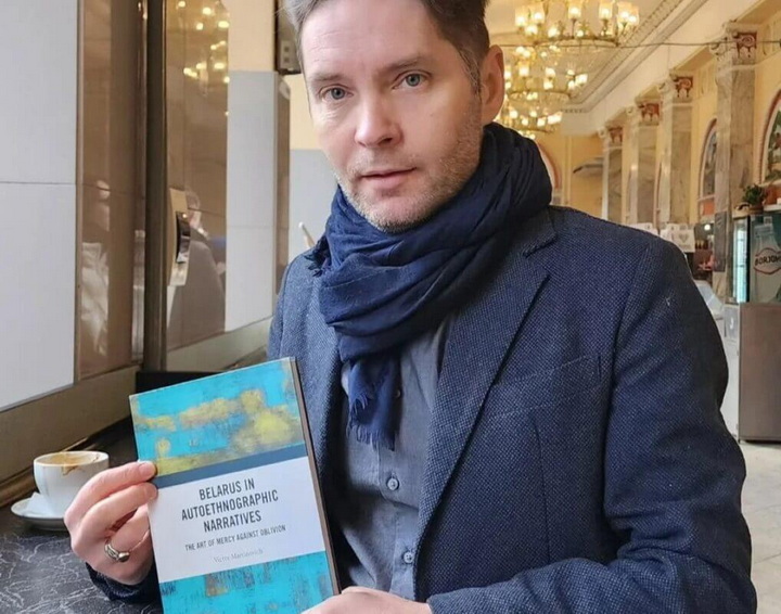 У пошуках language of humanities… Віктар Марціновіч выдаў кнігу на ангельскай мове пра свайго прадзеда Амяляна