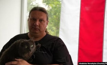 «Я са сваімі чарцямі й галюнікамі апавядаю, як жыла-была каманда Gods Tower». Музыка Ўладзіслаў Наважылаў пра вяртаньне да літаратуры